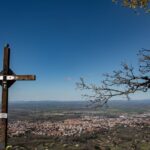croce di vetta di una montagna
